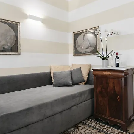 Euterpe Lht Гостевой дом 4*